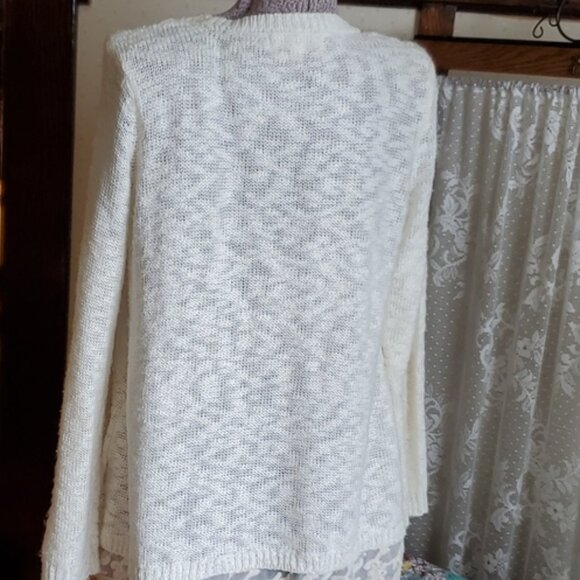 🌲🎿❤️🎁🌲⛷️⭐🎁⛷️ Winter White Lacey Sweater w/ Lace Trim  (L - XL) - Picture 4 of 16